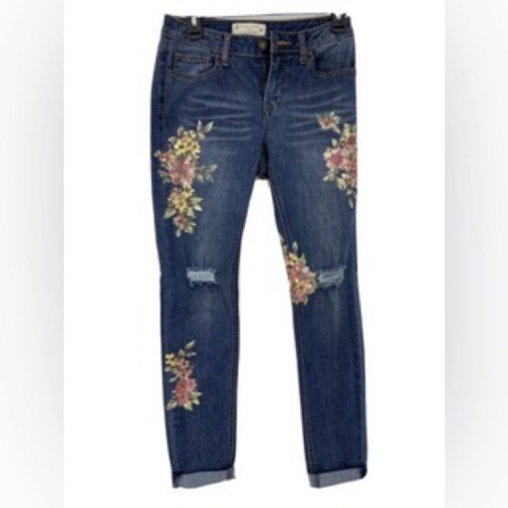 ANGEL KISS Mid Rise Denim Floral Embroidered Jean